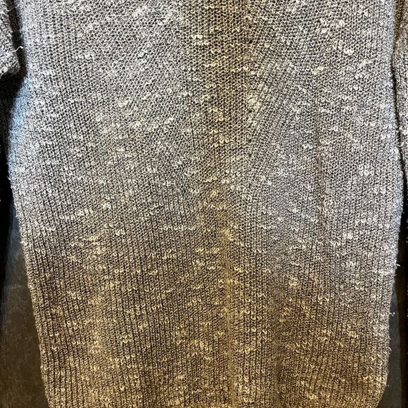 Plus SZ Women's Torrid 00 Grey Sweater Cut out design w/minor defects - Picture 3 of 11